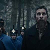 https://vlc.tv/wp-content/uploads/2022/12/Christian-bale-pale-blue-eye.jpg